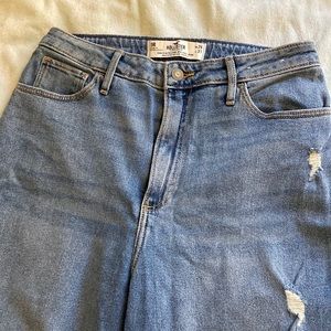 Hollister Curvy Ultra High Rise Ripped Dad Jeans Size 9